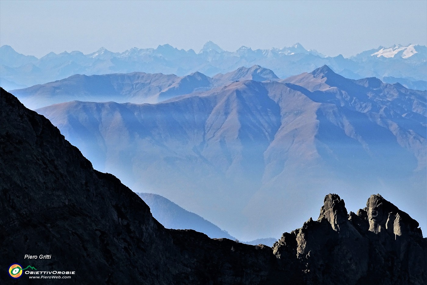 72 Zoom in Bregagno e Alpi Svizzere.JPG